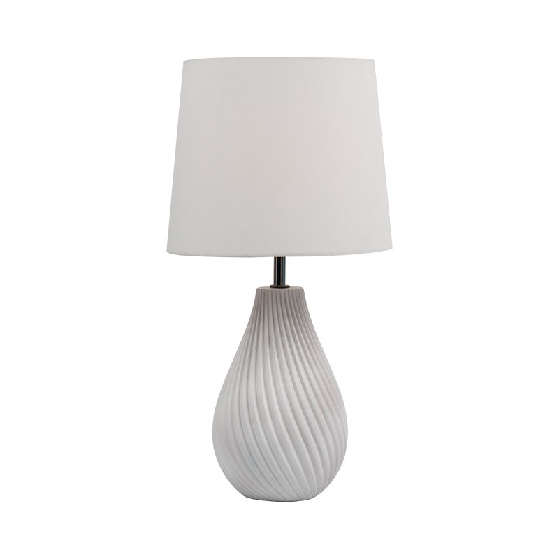 Lampu meja tempat tidur rumah tidur sederhana