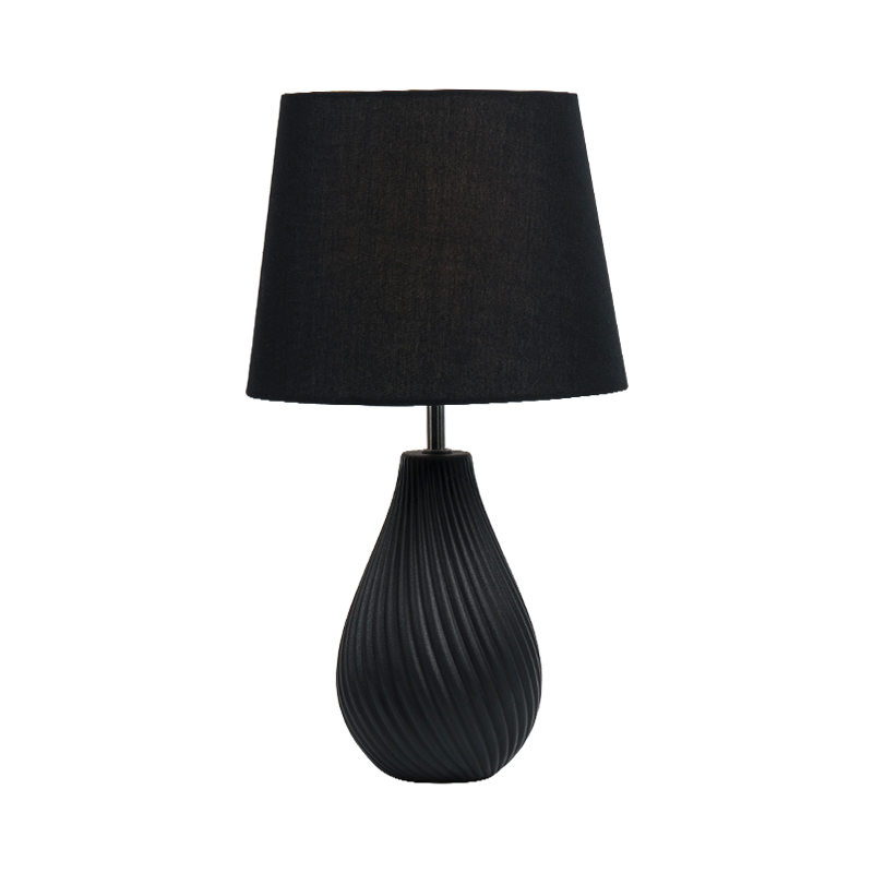 Lampu meja tempat tidur rumah tidur sederhana