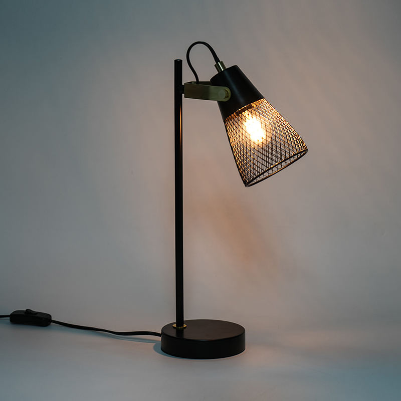 Hotel kamar tidur logam lampu meja besi berlubang