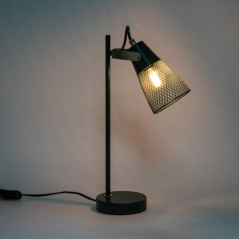 Hotel kamar tidur logam lampu meja besi berlubang