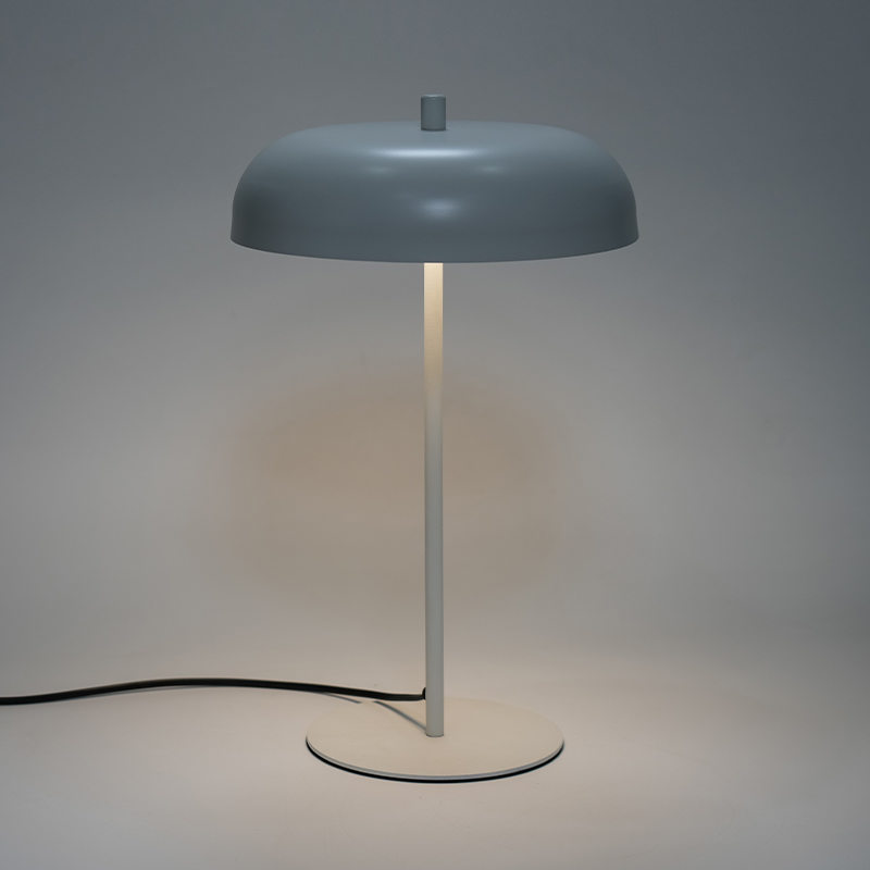 Lampu meja logam vintage dipimpin