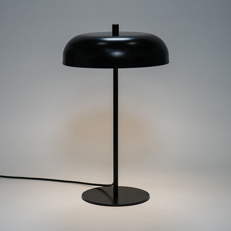 Lampu meja logam vintage dipimpin