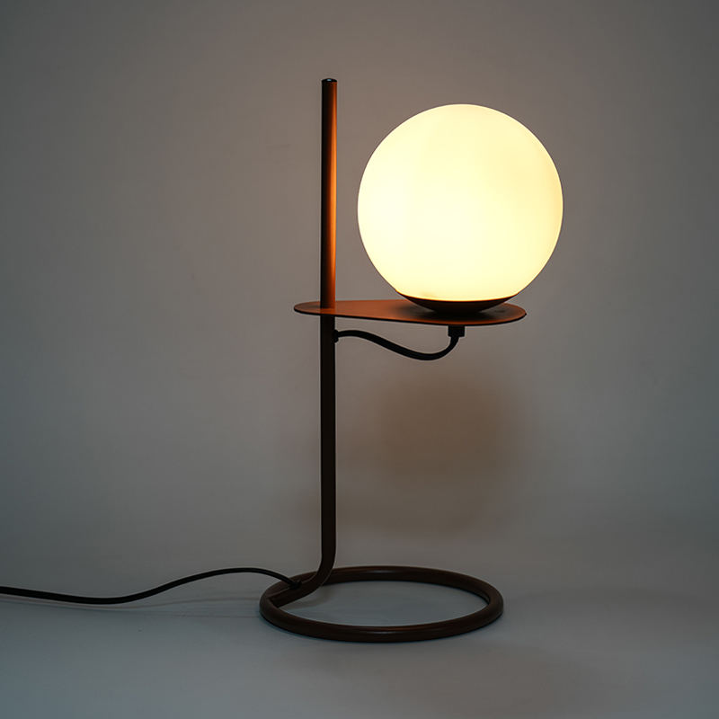 Lampu meja bola kaca sederhana