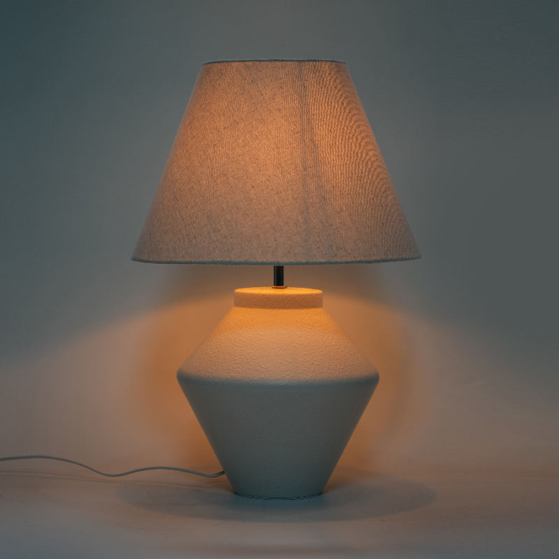 Lampu meja keramik geometris