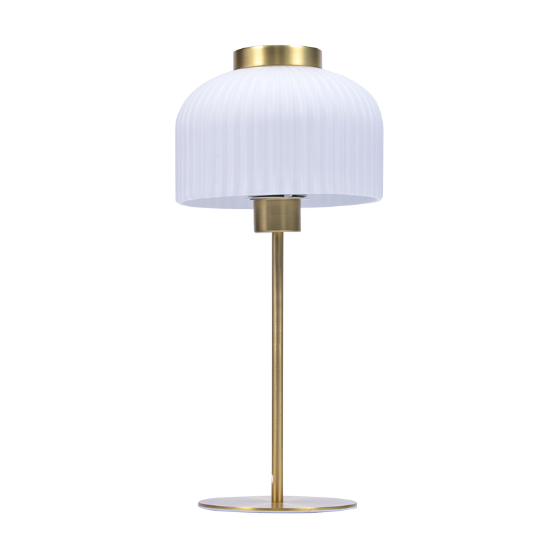 Lampu meja logam sederhana