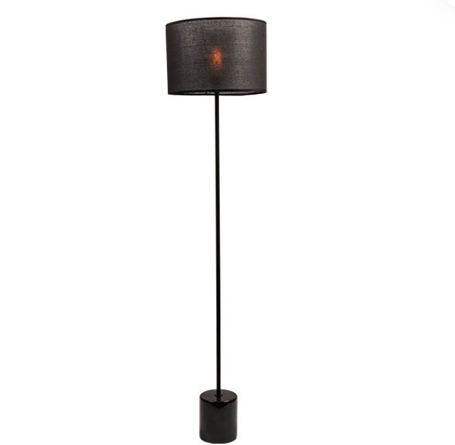 Bagaimana cara menyembunyikan kabel lampu lantai?